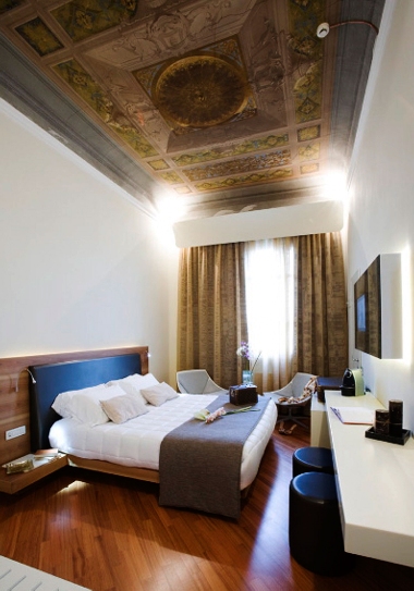 HOTEL EMBASSY HOUSE
