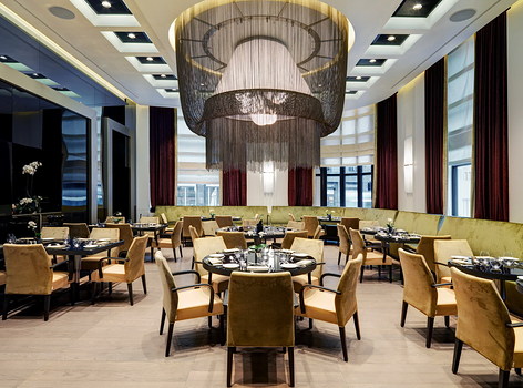 Le sedute Potocco arredano con stile il prestigioso Excelsior Hotel Gallia 