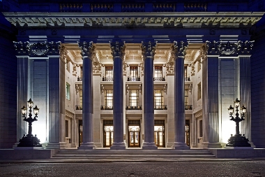 FOUR SEASONS AT TEN TRINITY SQUARE