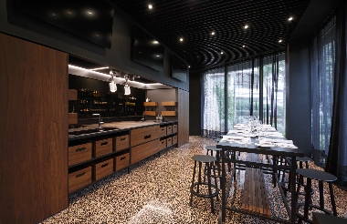 RESOLUTION SIGNATURE RESTAURANT