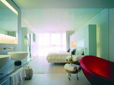 SIDE HOTEL
