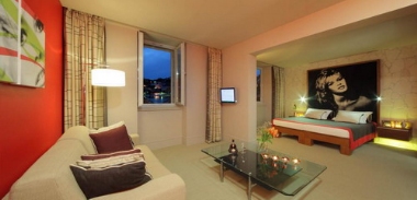HOTEL RIVA
