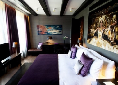 CANAL HOUSE AMSTERDAM