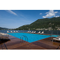 Castadiva Resort&Spa_piscina con lettini Victor