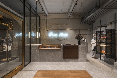 COMME MOI FLAGSHIP STORE