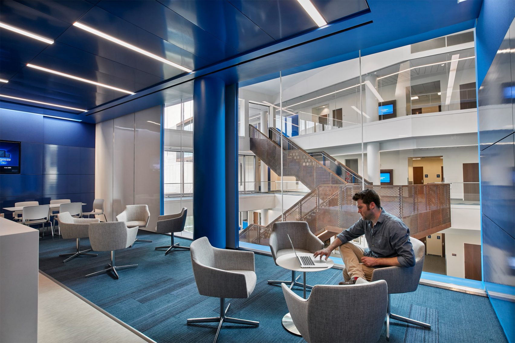 UNIVERSITY OF KANSAS - BUSINESS SCHOOL BUILDING | Design&Contract| Target  network for design and furniture focusing on the hospitality and service  sector