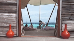 Constance Moofushi, Maldives