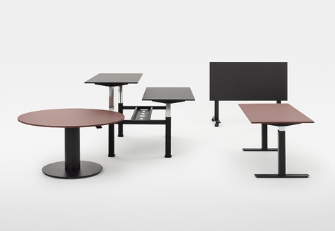 Follow Desk by MARA