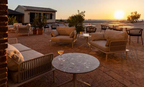 Le collezioni Pedrali arredano l’hotel Le Dune Piscinas