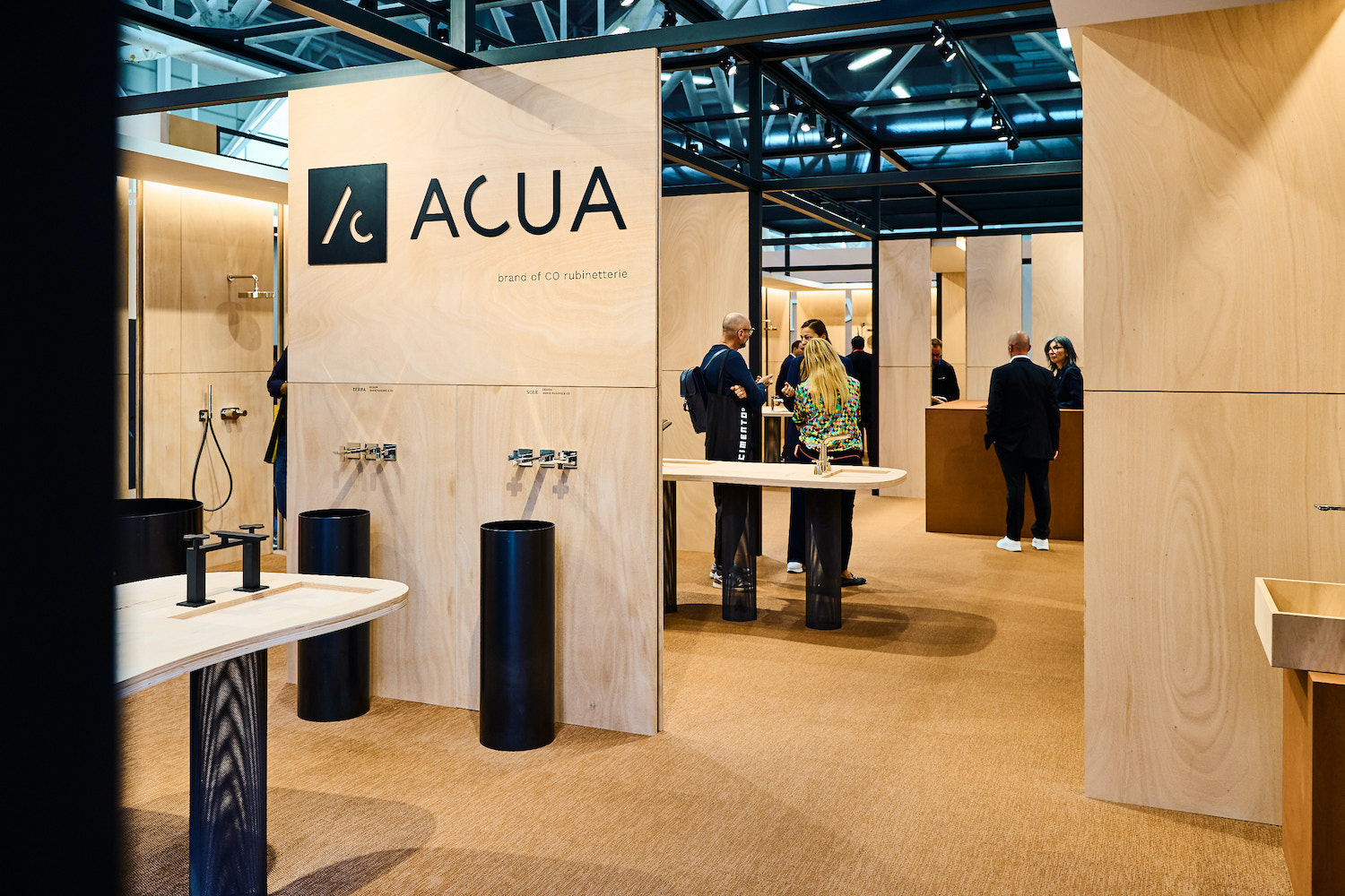 Acua debutta al Cersaie 2025 e vince l’ADI Booth Design Award | Design ...
