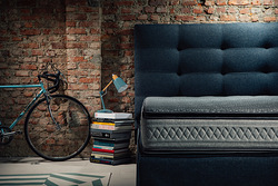 Simmons apre le porte del proprio stabilimento a Design & Contract